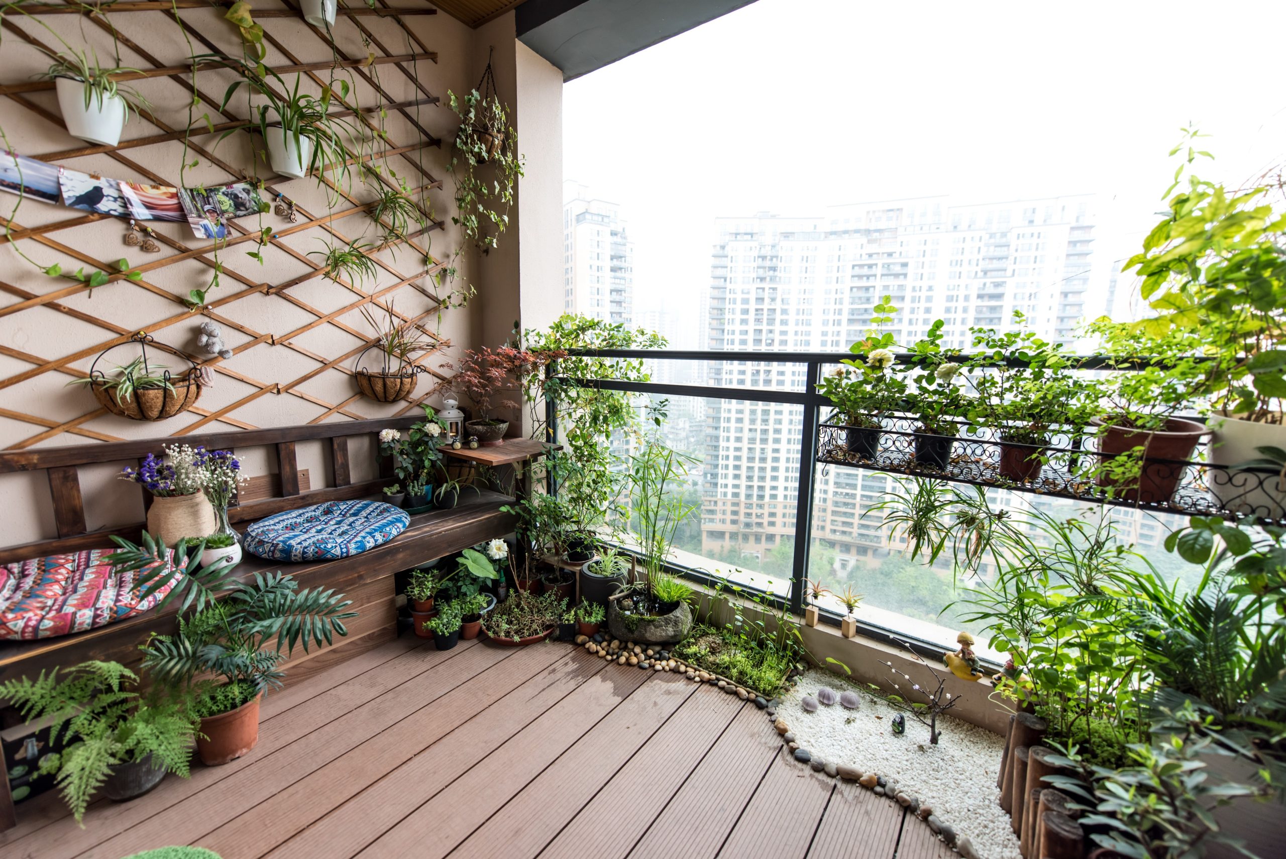 Interior Design Ideas for Your Balcony to Make it Cozy &#038; Comfy